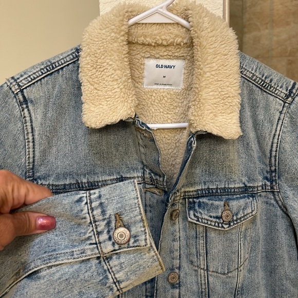 Women’s size M Old Navy, Sherpa lined Jean jacket - Picture 3 of 6